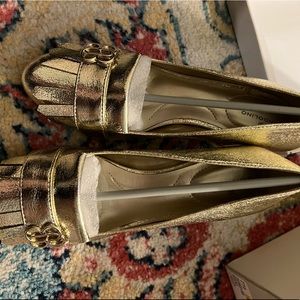 Gold square heel shoes? Yes Please!